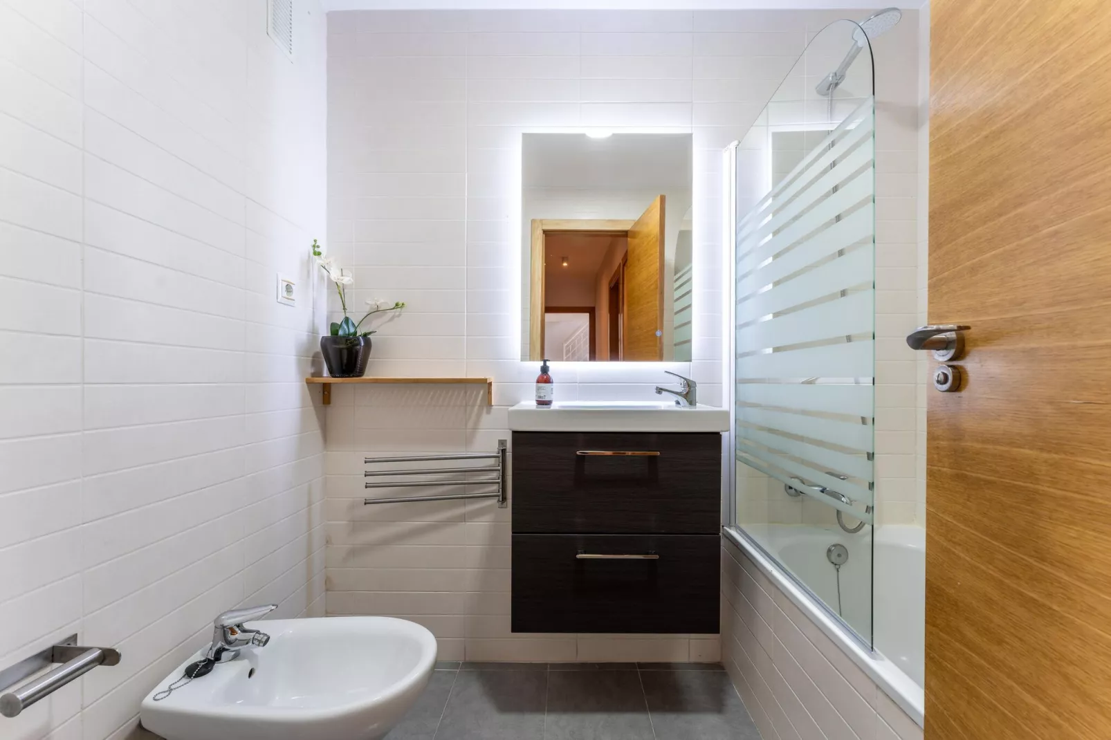 CT 252 - Faro's Malaga Citylights - Amazing Roof Terrace-Bathroom