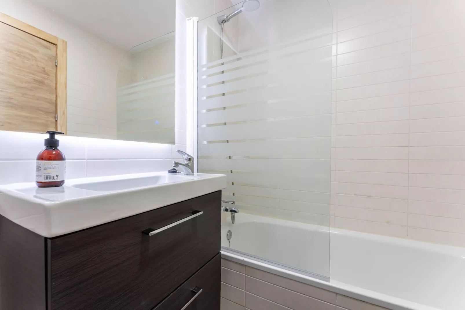 CT 252 - Faro's Malaga Citylights - Amazing Roof Terrace-Bathroom