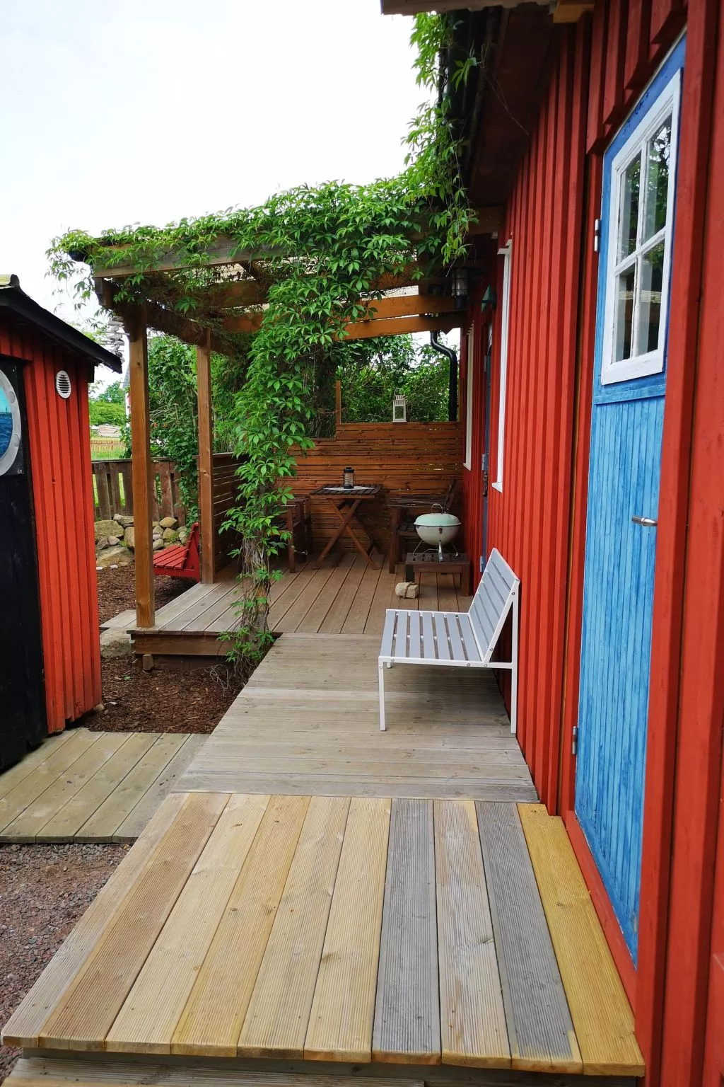 Niedliches Schwedenhaus.-Draußen