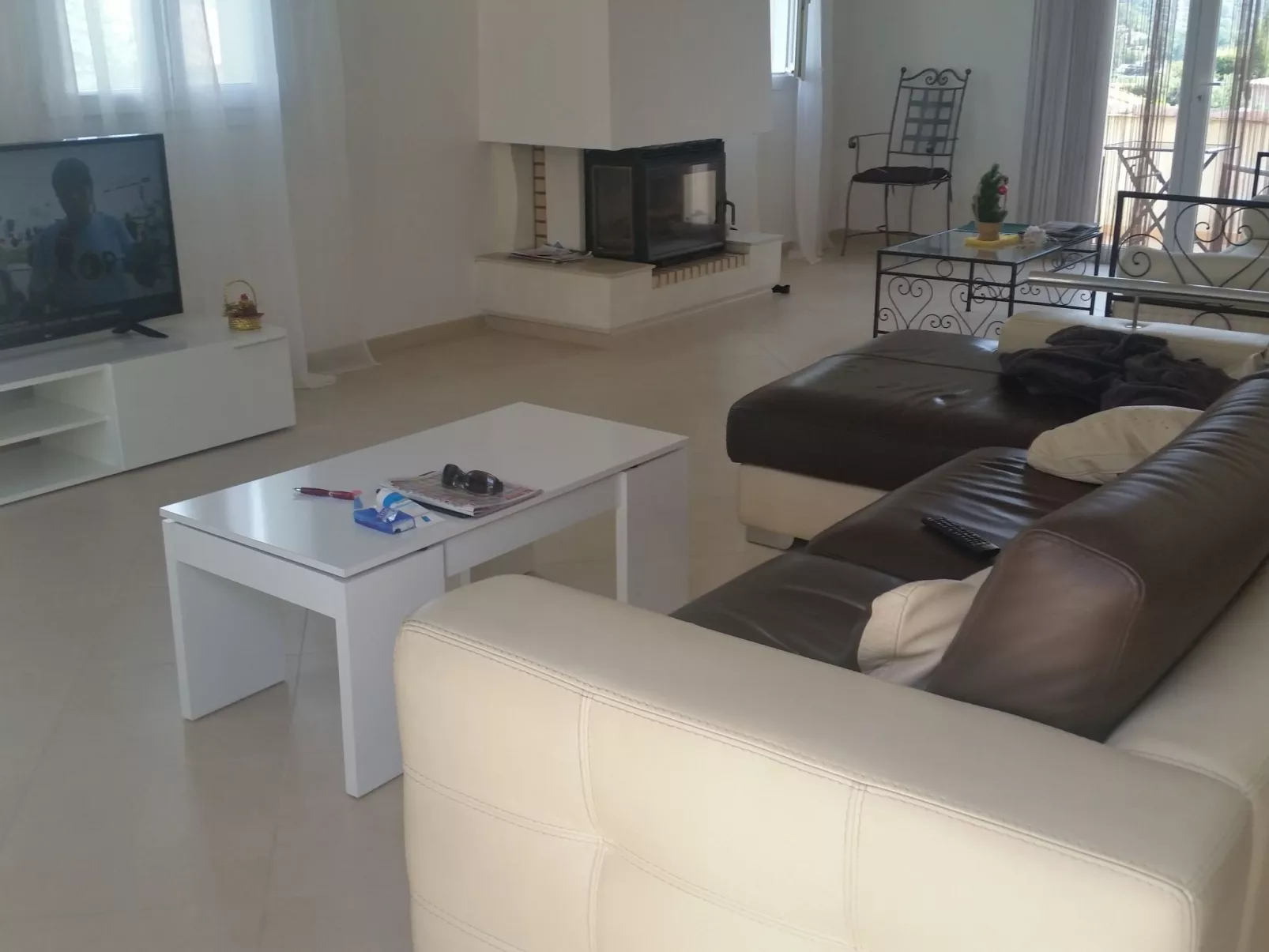 Die Sonne der Côte d'Azur-Drinnen