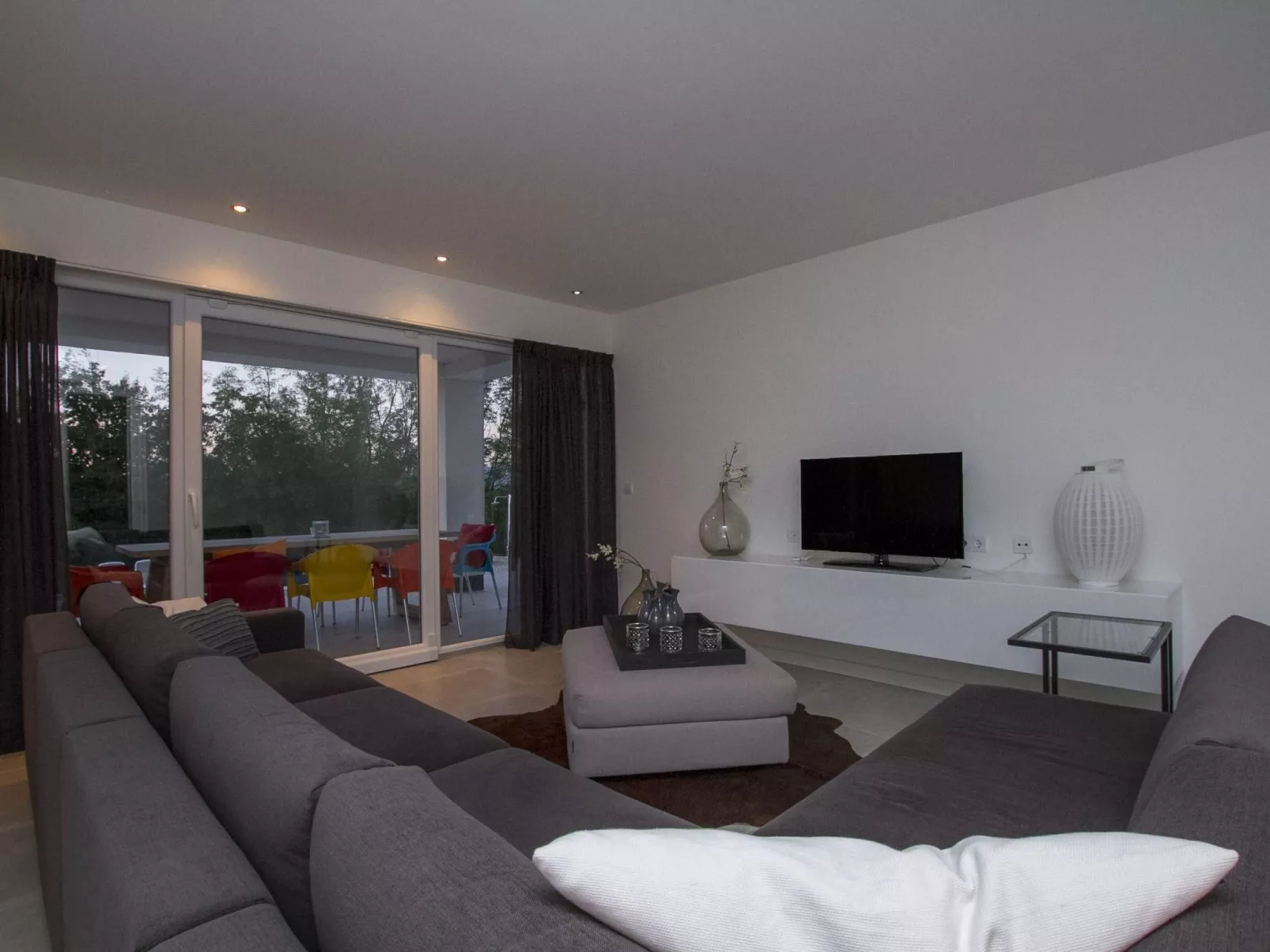 Villa mit Pool-Inside