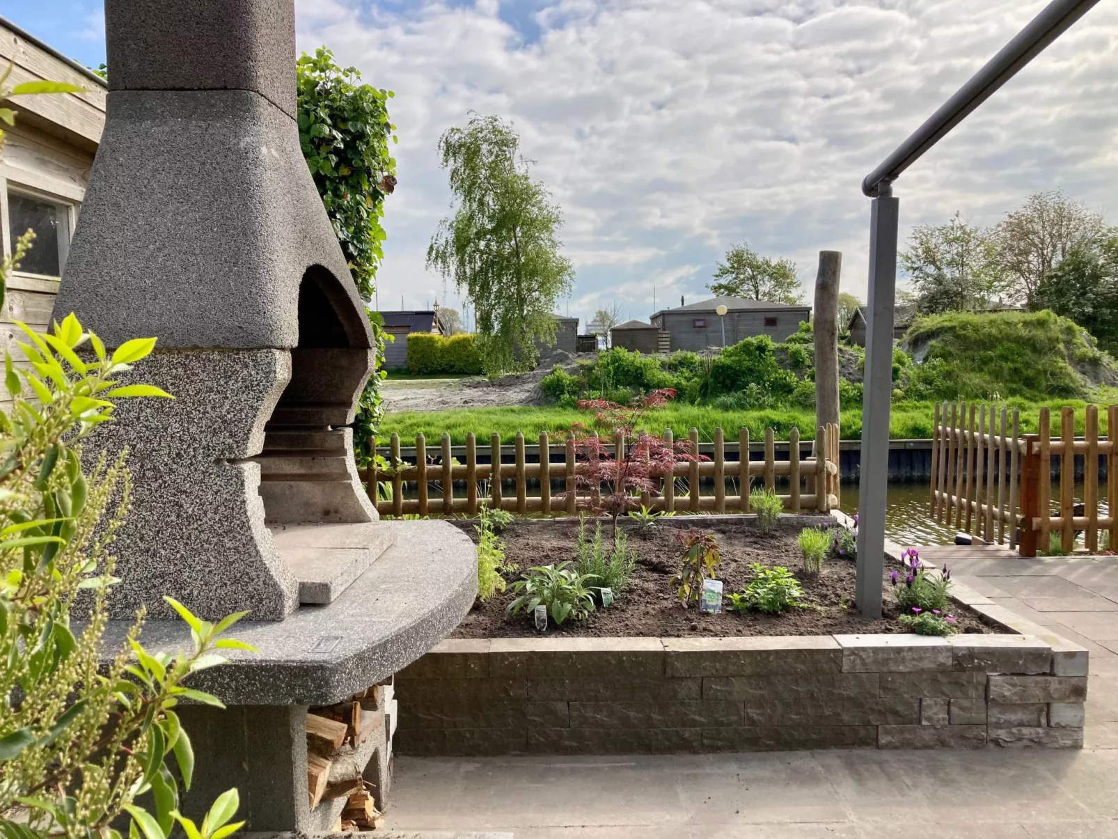 Chalet Ufergrundstück mit eigenem Angelplatz-Outside