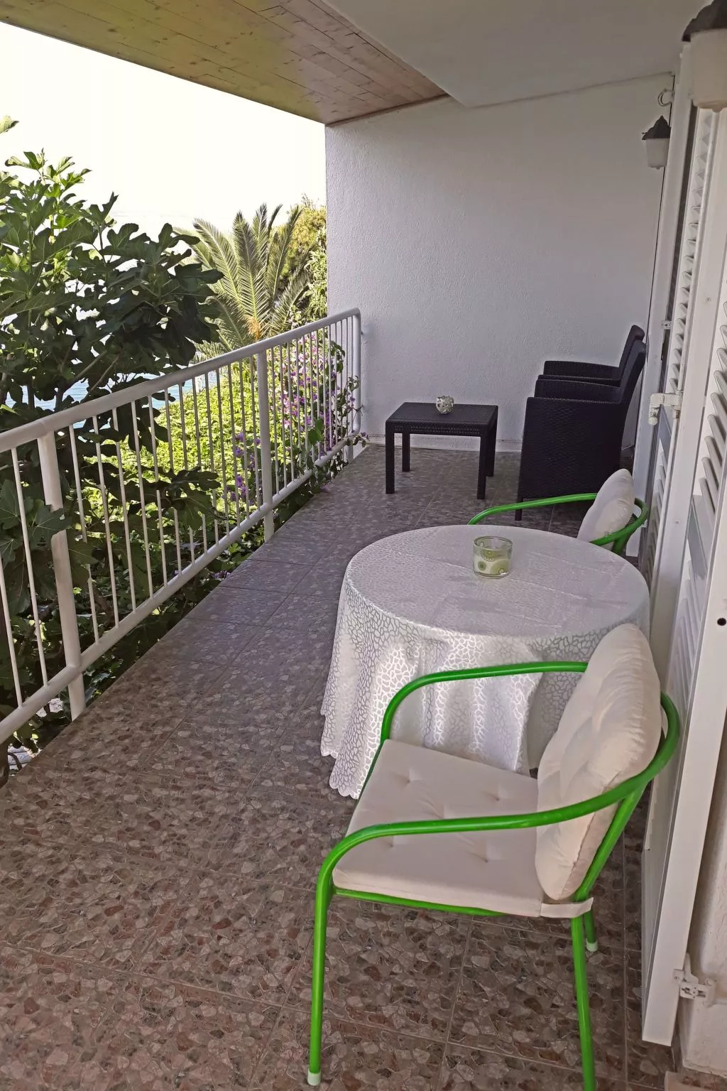 Haus am Wasser mit Blick aufs Wasser-Draußen