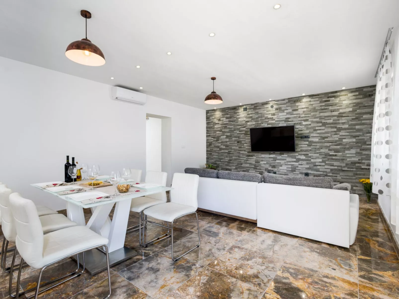 Seaside Villa Lara mit beheiztem Swimmingpool-Dedans