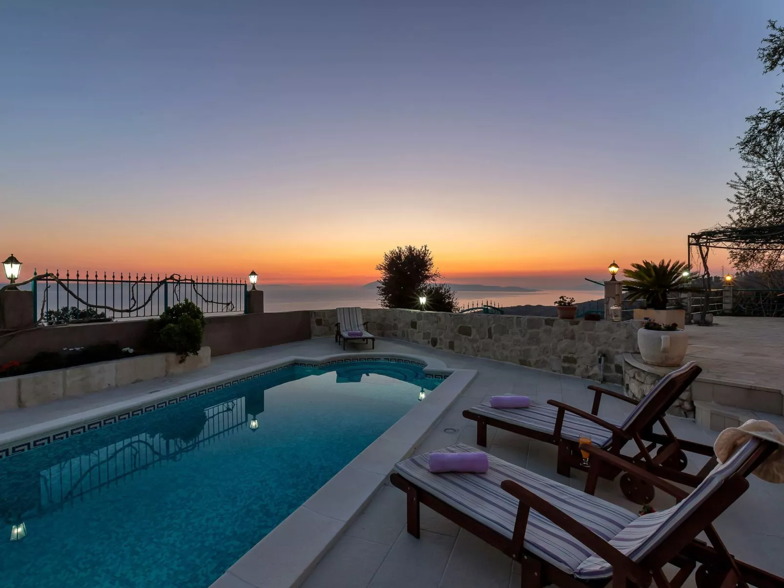 "Podgora" mit Blick auf das Wasser-Image-tags.info