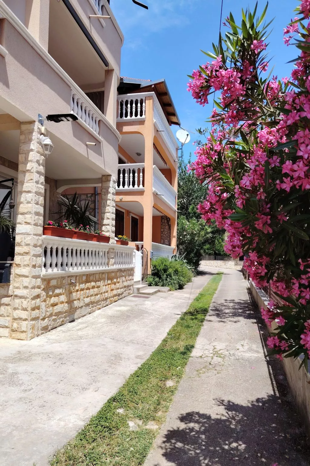 Wohnung in Vodice mit Grill-Draußen