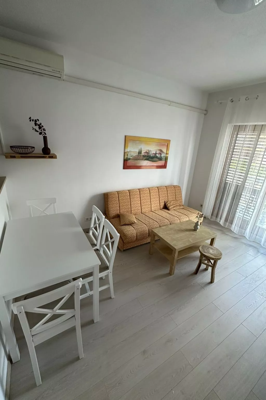 Appartement mit Balkon-Inside