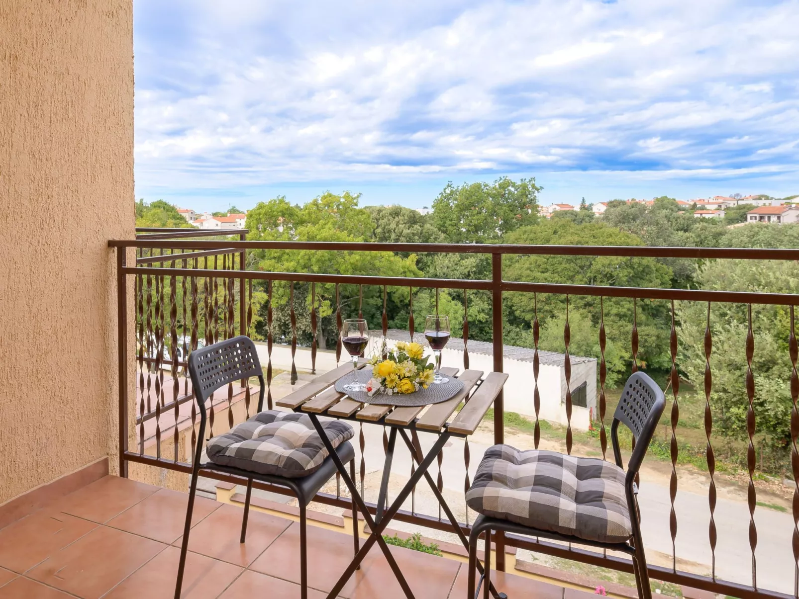 Stilvoll eingerichtete Ferienwohnung 4-Dehors