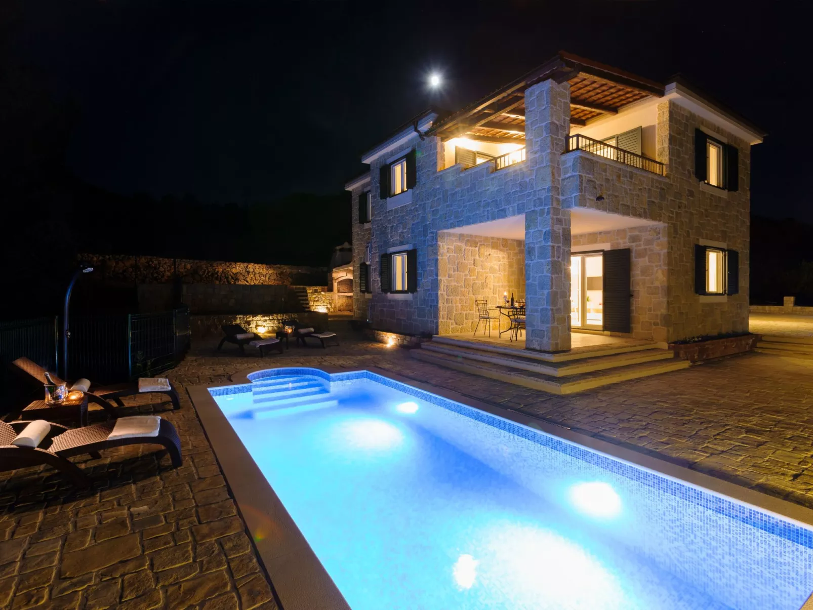 Luxuriöse Steinvilla mit privatem Swimmingpool und herrlichem Meerblick-Dehors