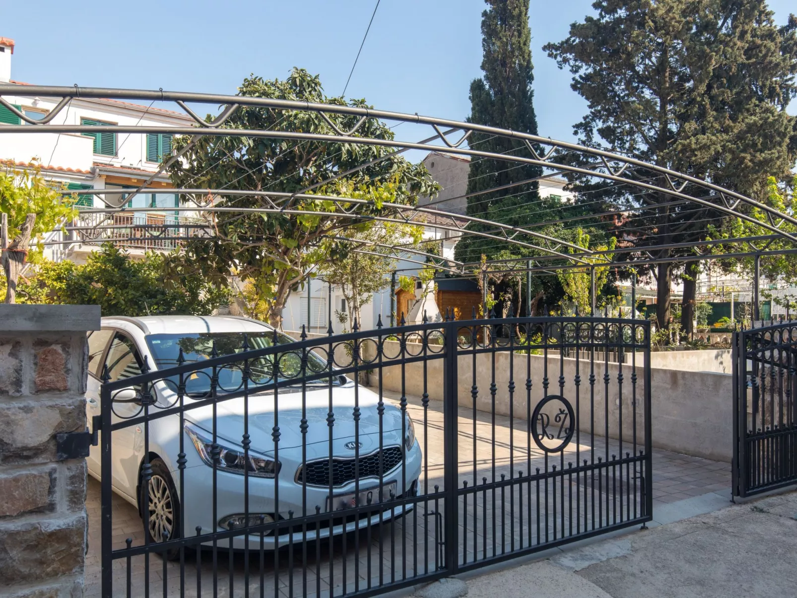 Mit Garten, Grill und Terrasse-Outside