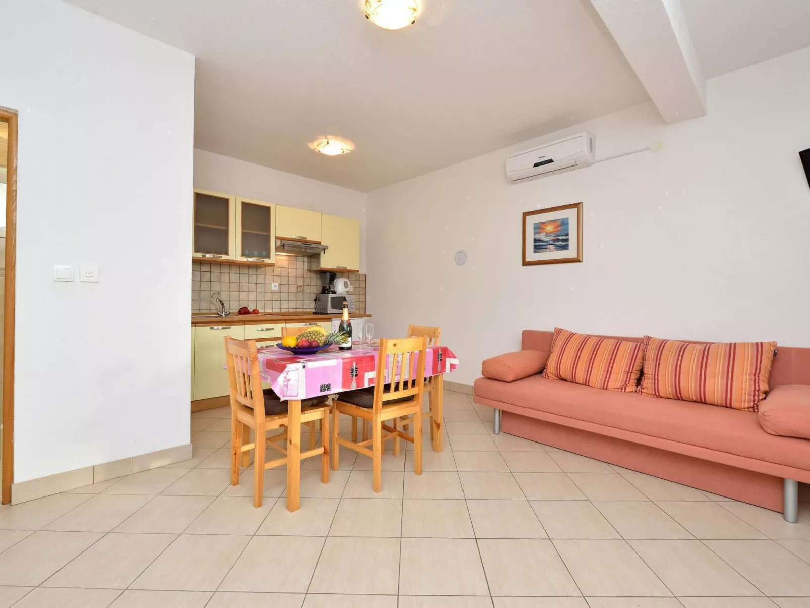 "Antonio" mit Blick auf das Wasser-Inside