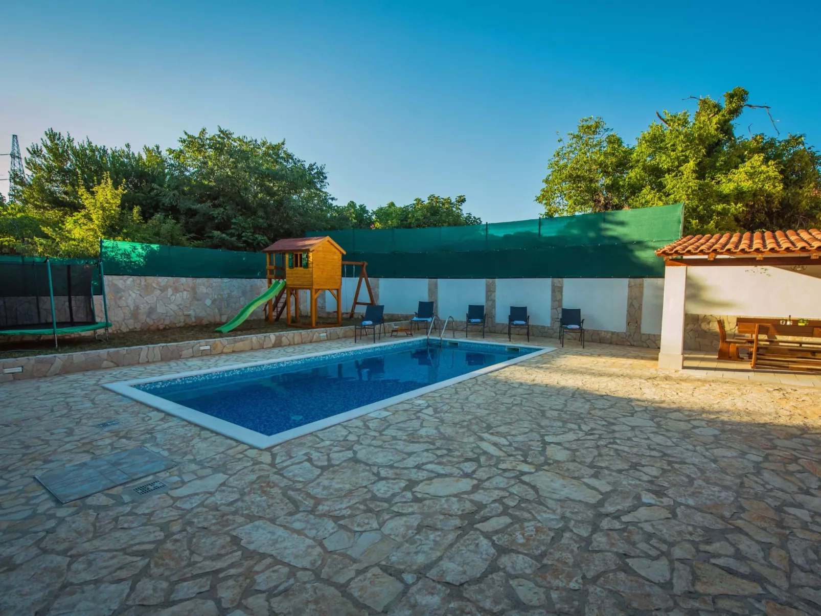 Haus in Grubine mit Außenpool-Draußen