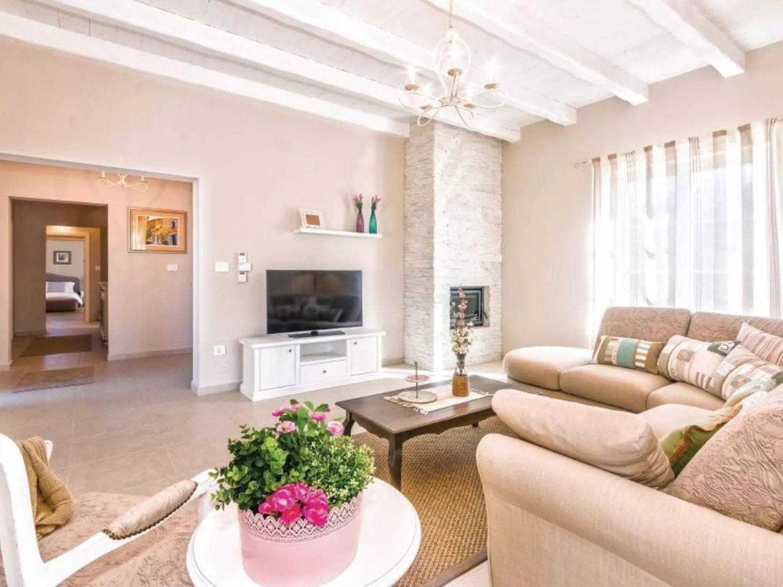 Mit Whirlpool und Sauna-Drinnen