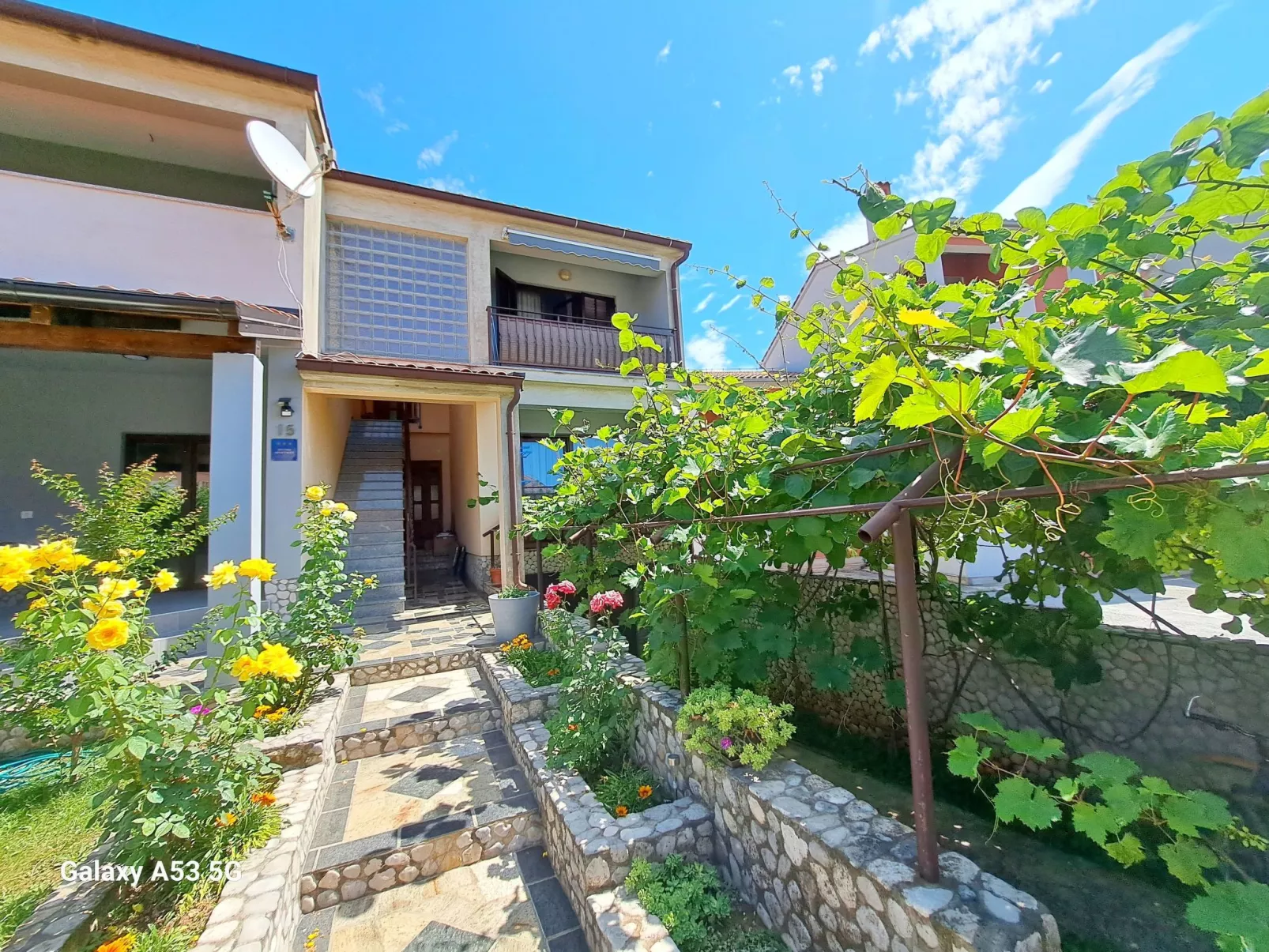 "Blue", Valbandon-Draußen