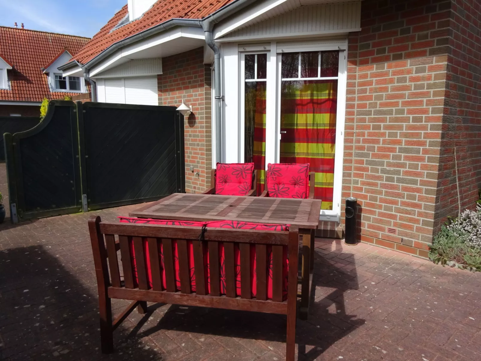 Komfortable Doppelhaushälfte und großem Garten