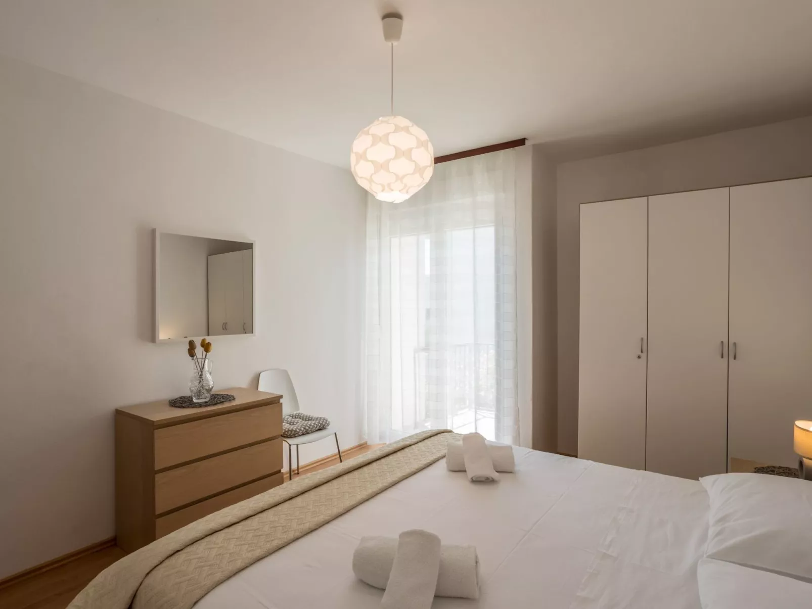 Tihana mit mediterranem Garten-Inside