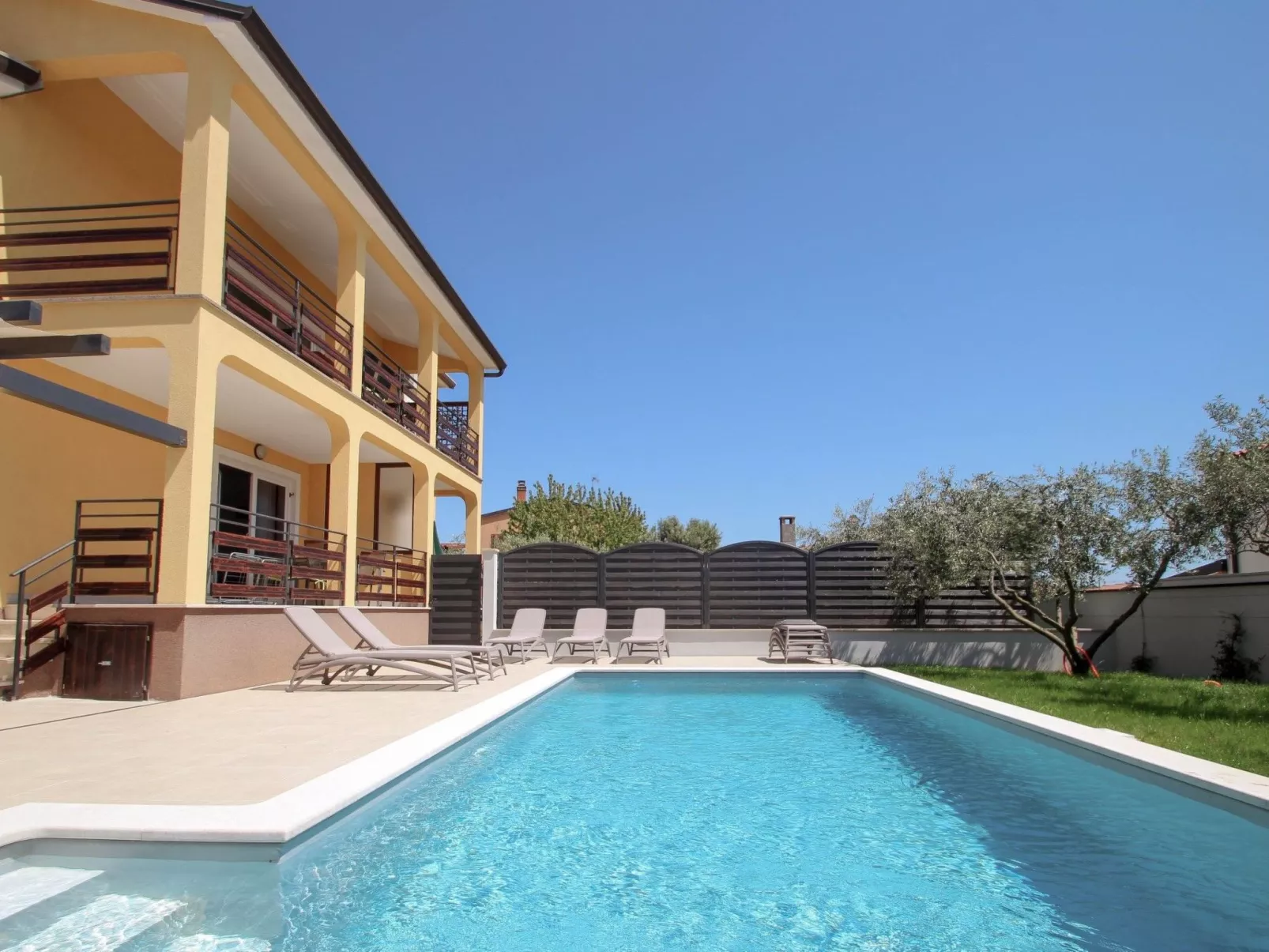 Villa "Chiara" mit privatem Pool-Outside