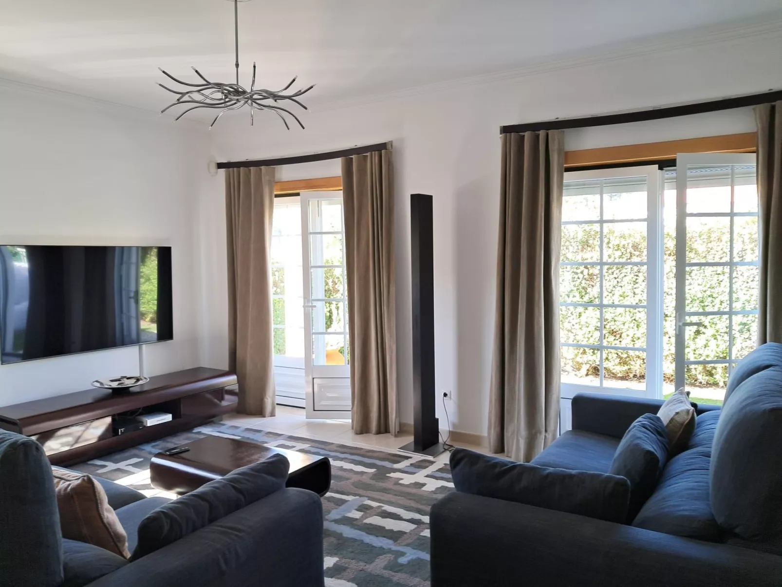 Unknown Accommodation-Dedans