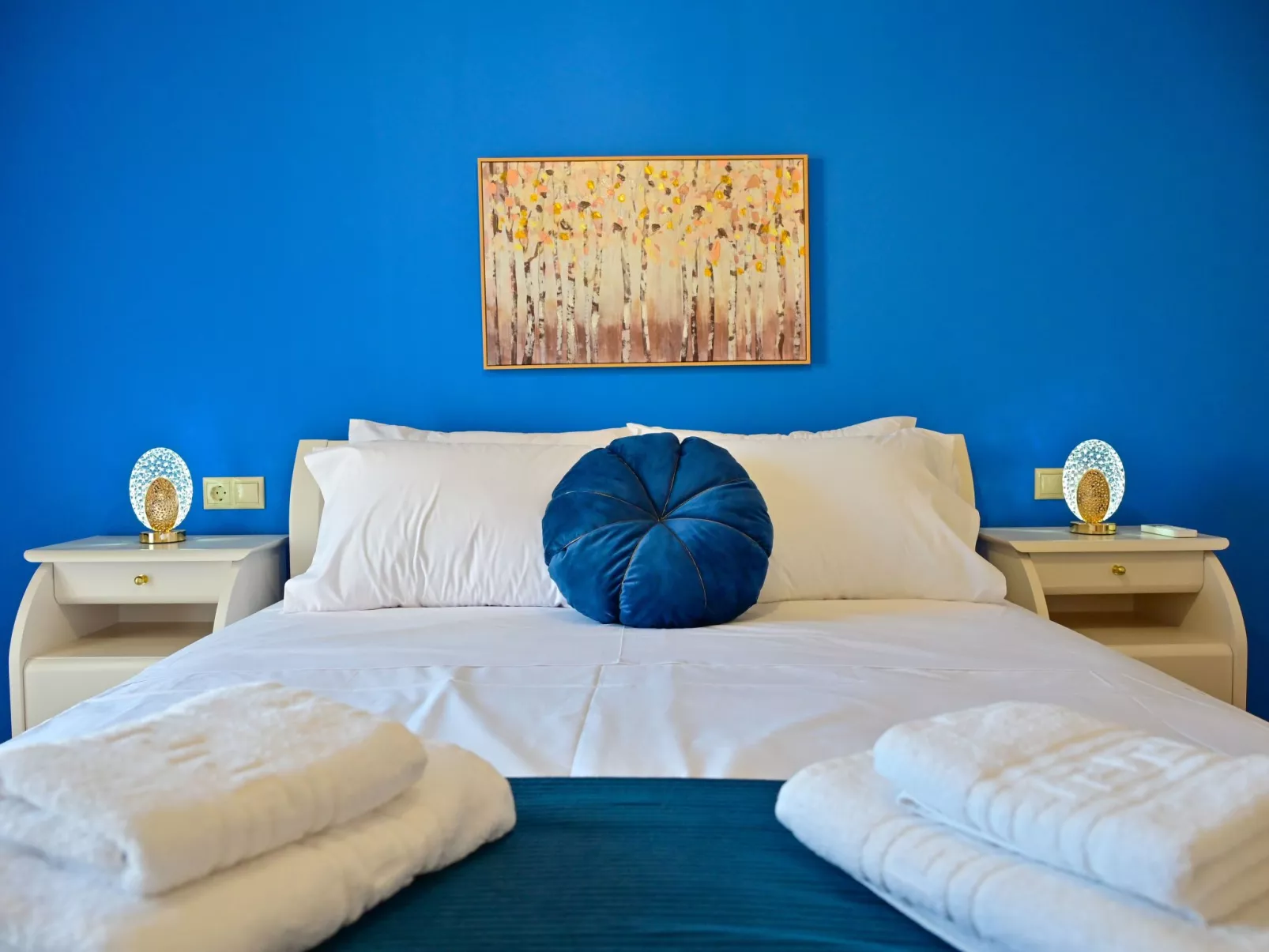 Royal Blue Central House "by Checkin"-Inside