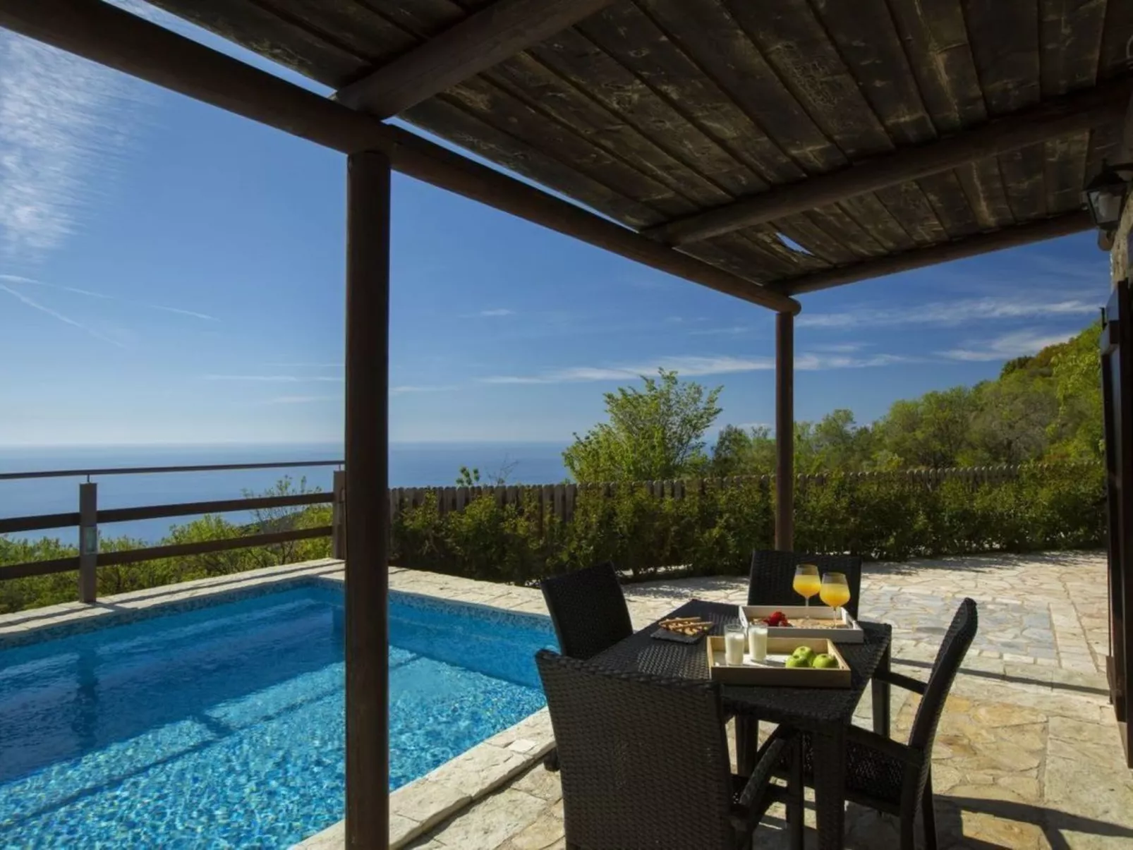 In Apollonii mit privatem Pool-Draußen