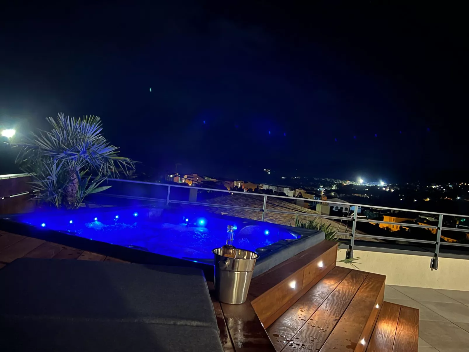 ISULA-RED_BEAUTIFUL_VIEW.-Image-tags.info