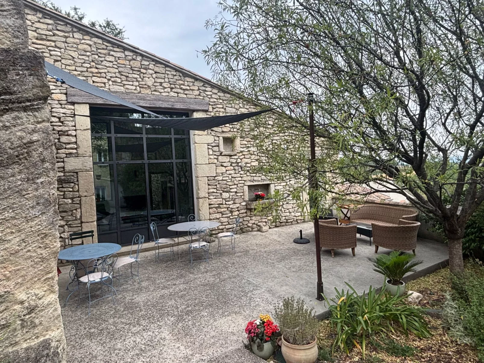 Dorfhaus in provencal mit Pool-Inside
