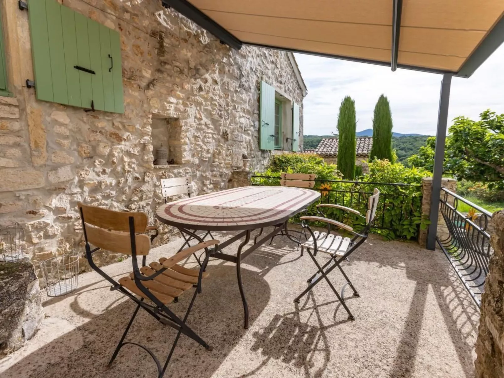 Clos de l'Olivier-Draußen