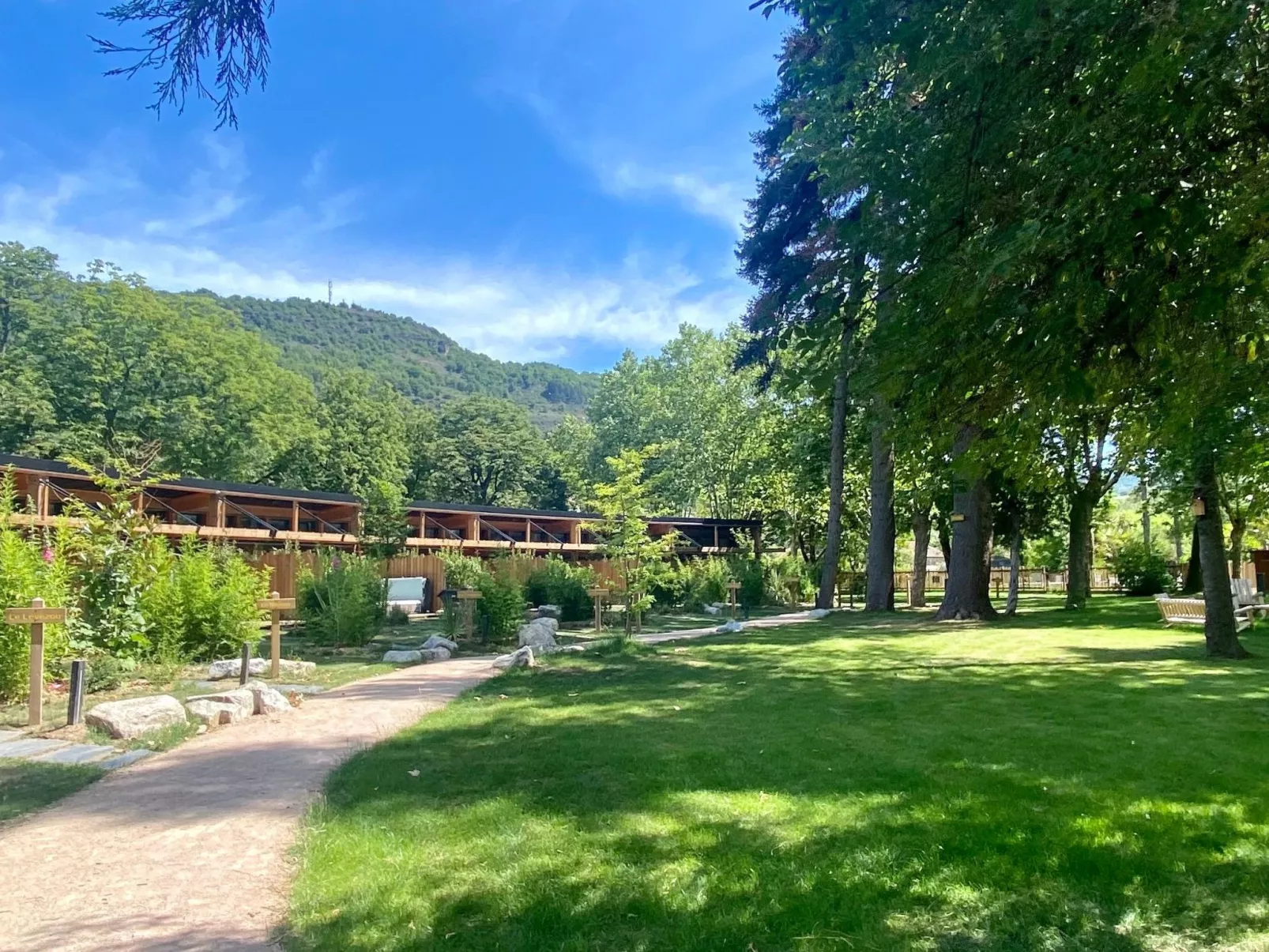 Ecolodge 4 pers mit Spa-Draußen