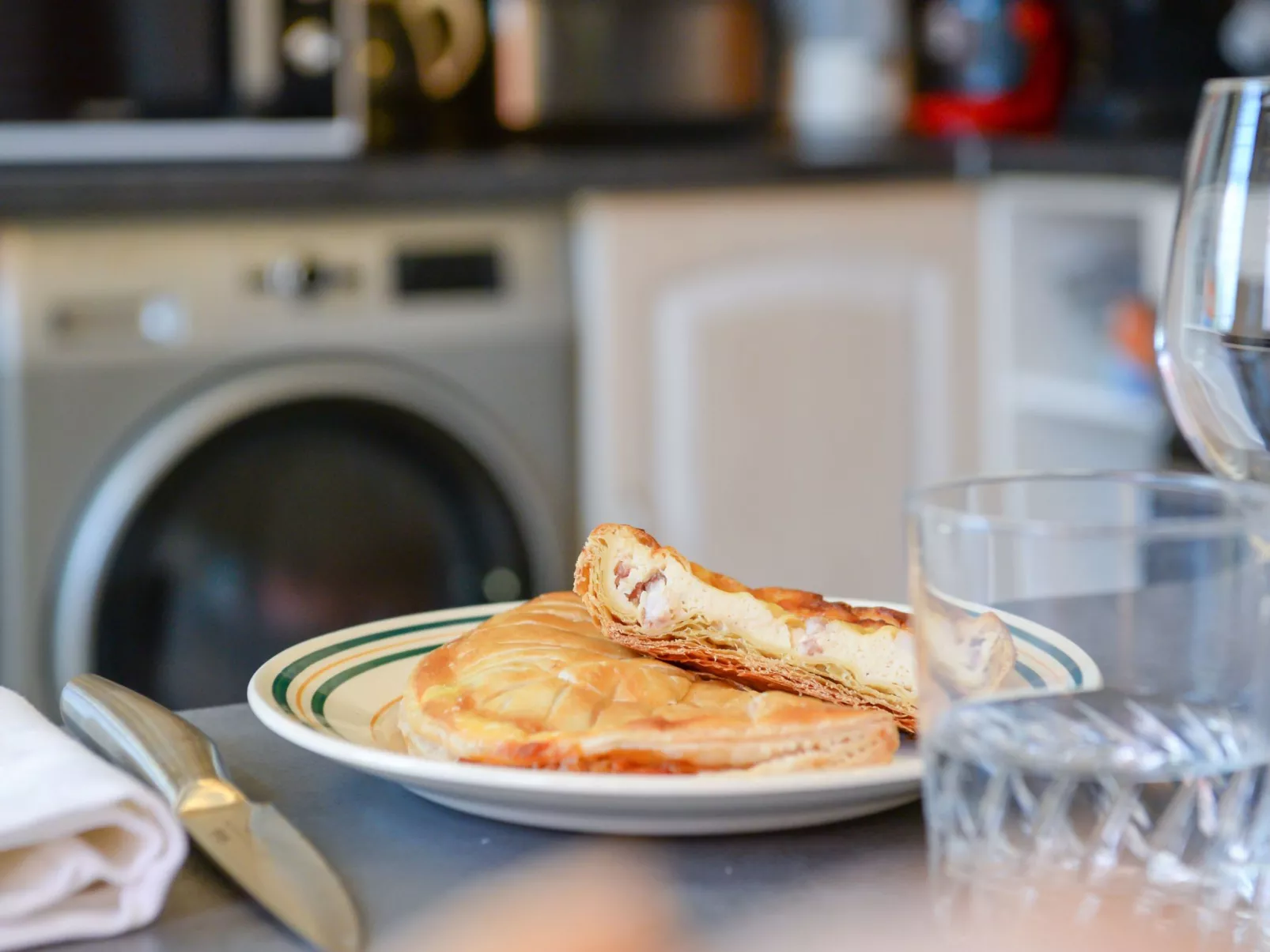 Der Ruf der freien Zone-Drinnen