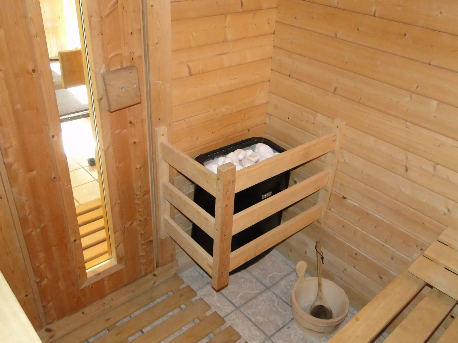1805 Saine Montagnes du Jura mit Spa & Sauna-Inside