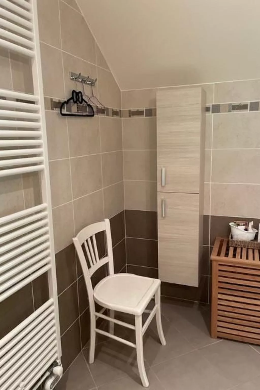 In Aiguebelette-Le-Lac mit Garten, Terrasse und Grill-Drinnen