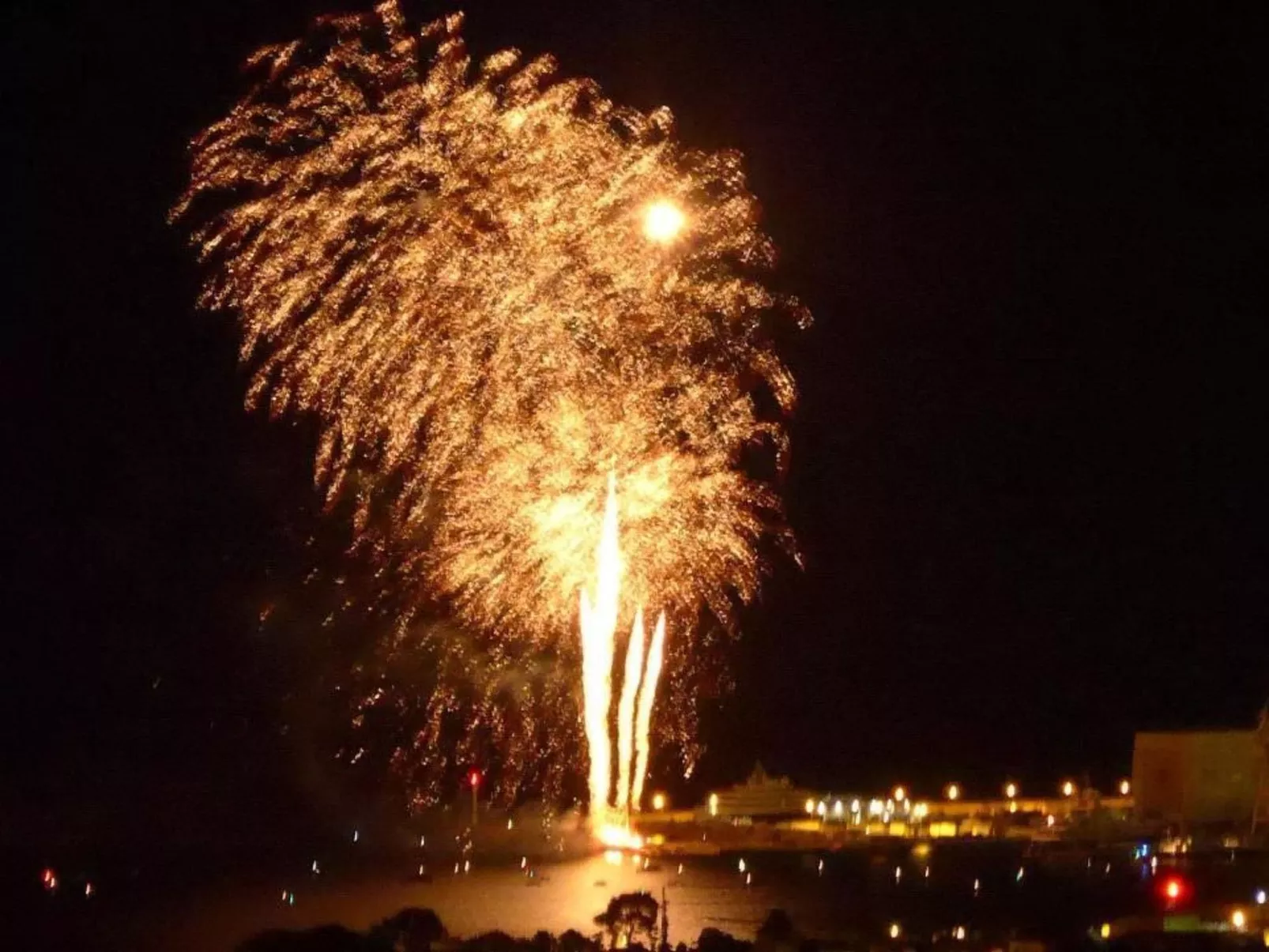 Villa und Pool mit Meerblick nur für Sie-Outside