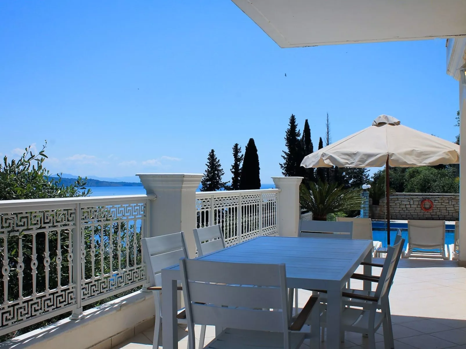 Wunderschöne Villa mit Panoramablick auf das Meer-Image-tags.info