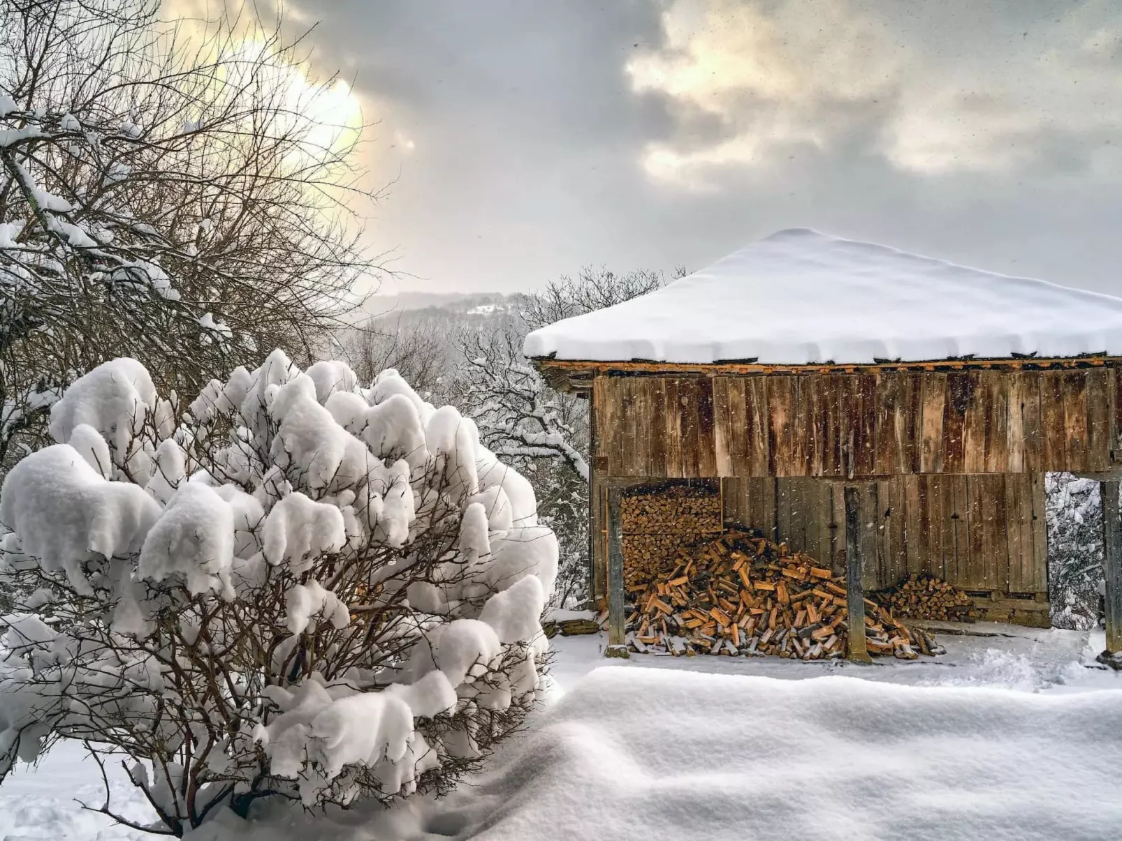 Authentisches Haus mit Bergblick - Karashka-Draußen