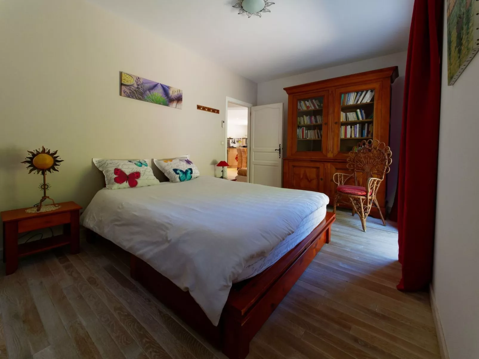 Mit eigenem Pool-Drinnen