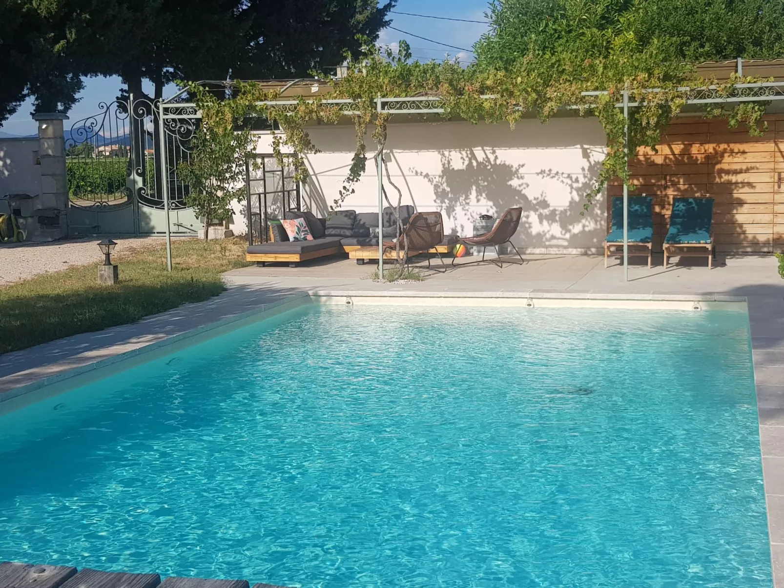 Charmantes Bauernhaus in der Provence-Outside