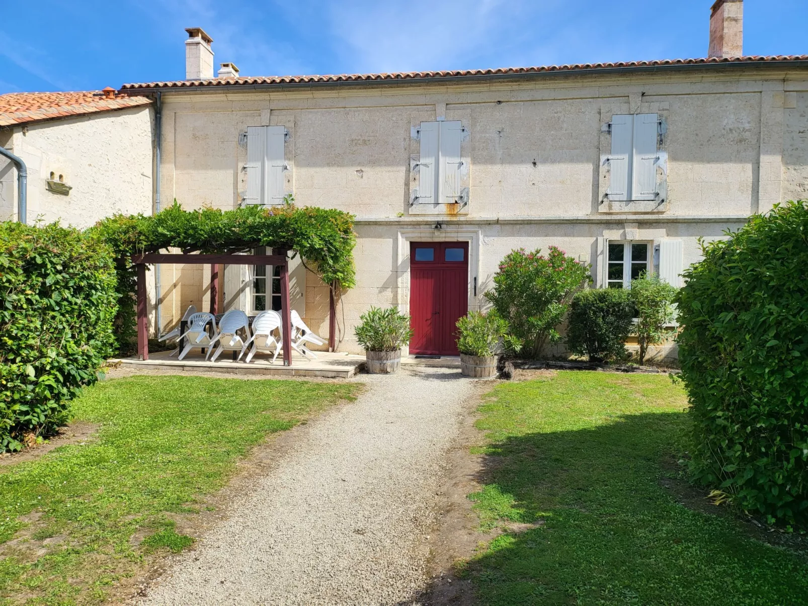 Domaine des Prairies de Latry-Outside