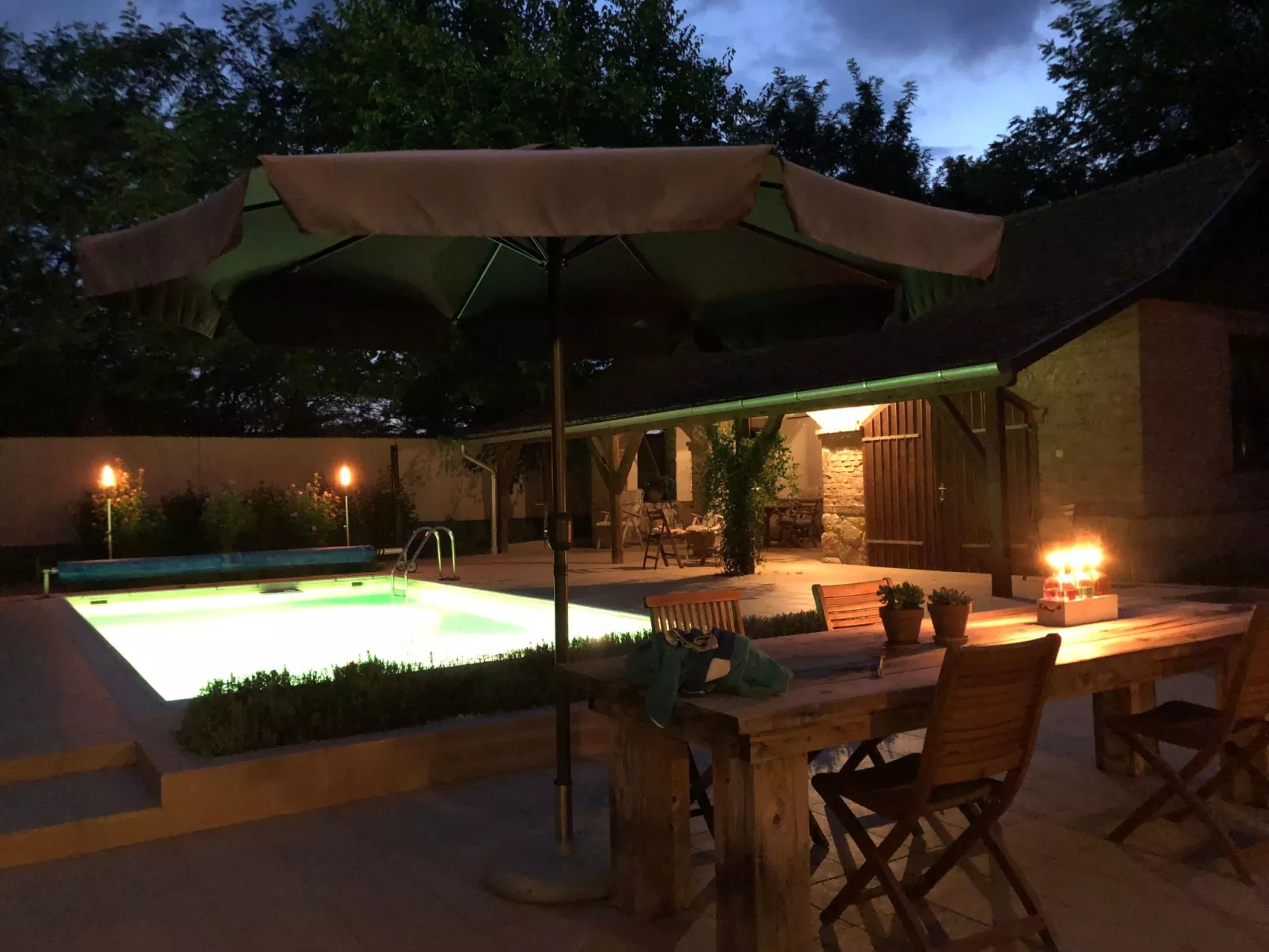 Hütte mit Garten, Grill und Terrasse