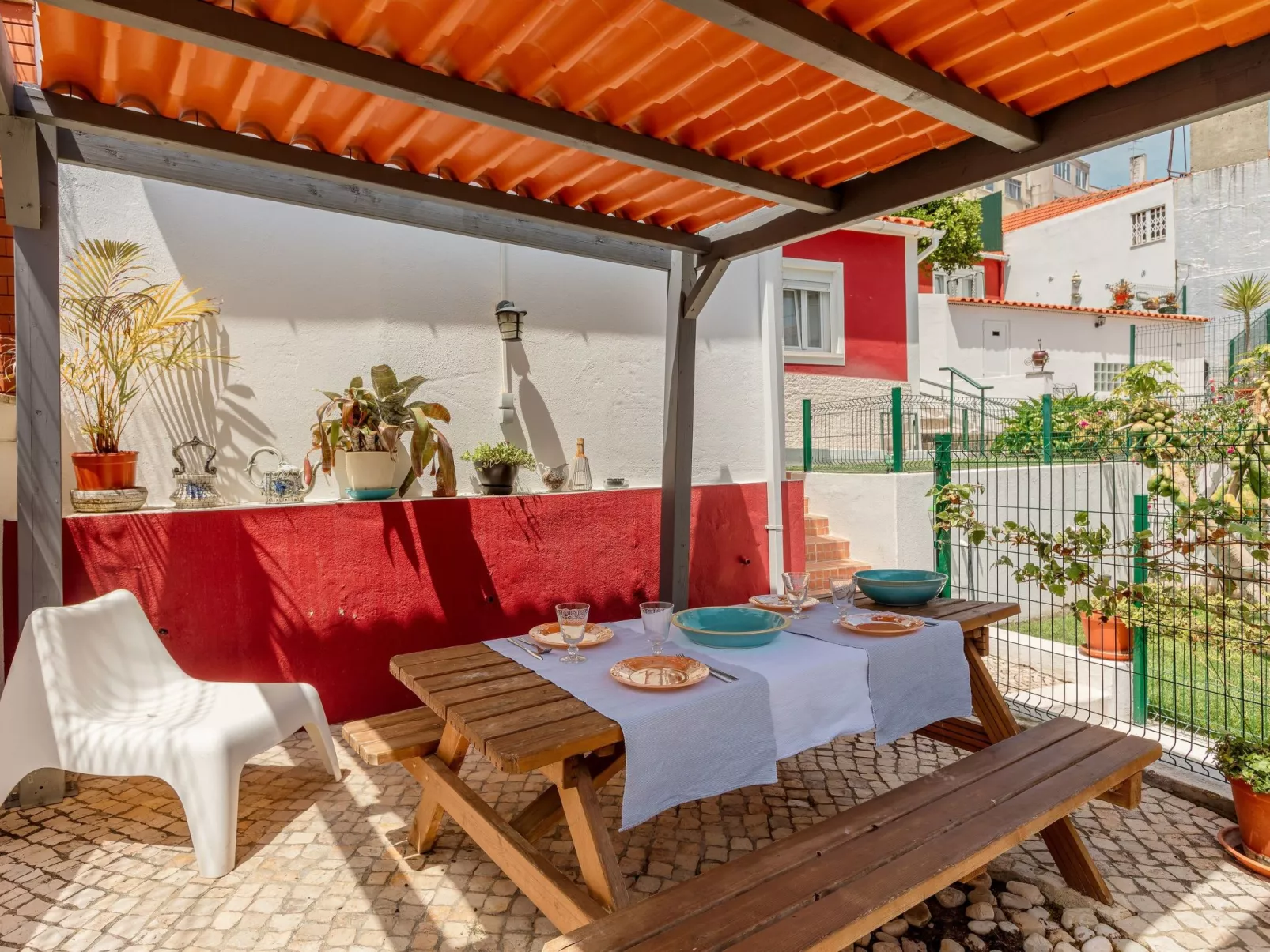 Nette Wohnung mit Kleinem gemeinsamem Pool - Outside