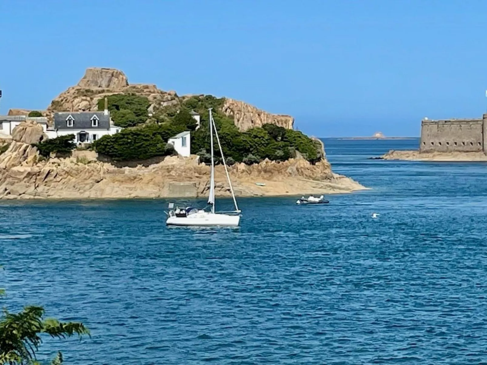 "La Maison du Quai" (Das Haus am Kai)-Outside