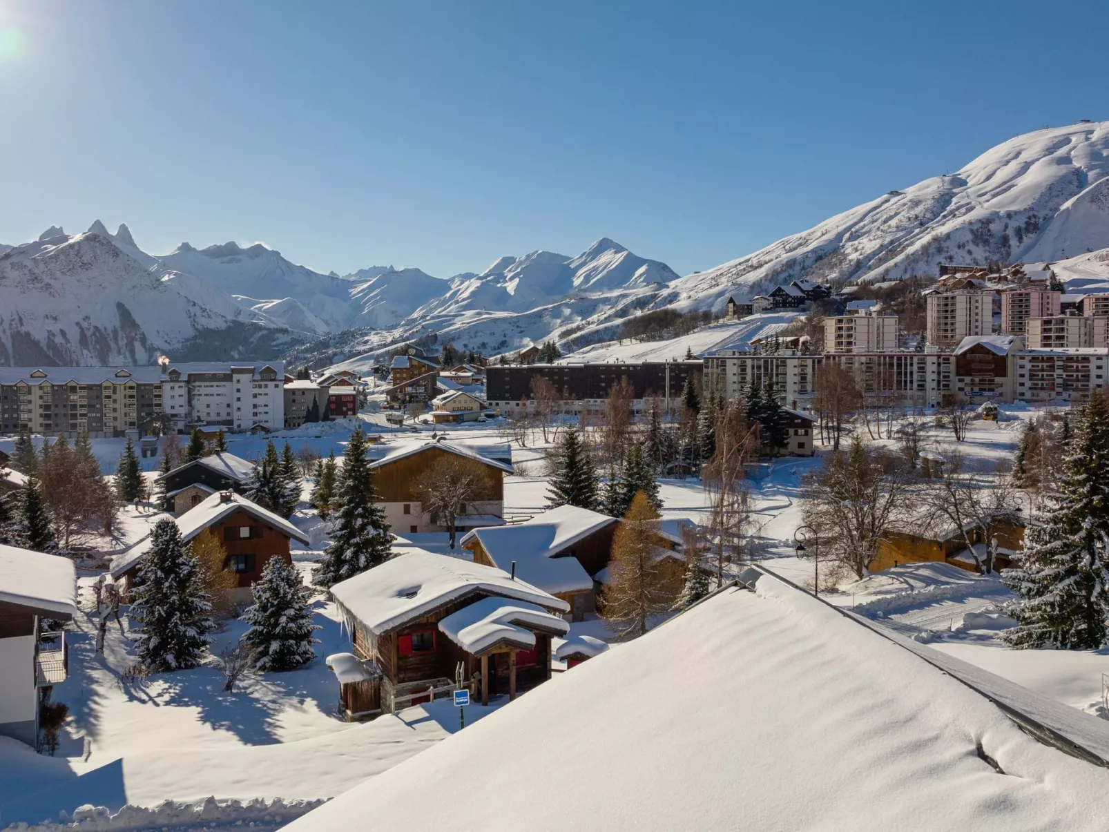 Erdgeschoss 110 m2 - 15 Personen - In der Nähe der Pisten-Draußen