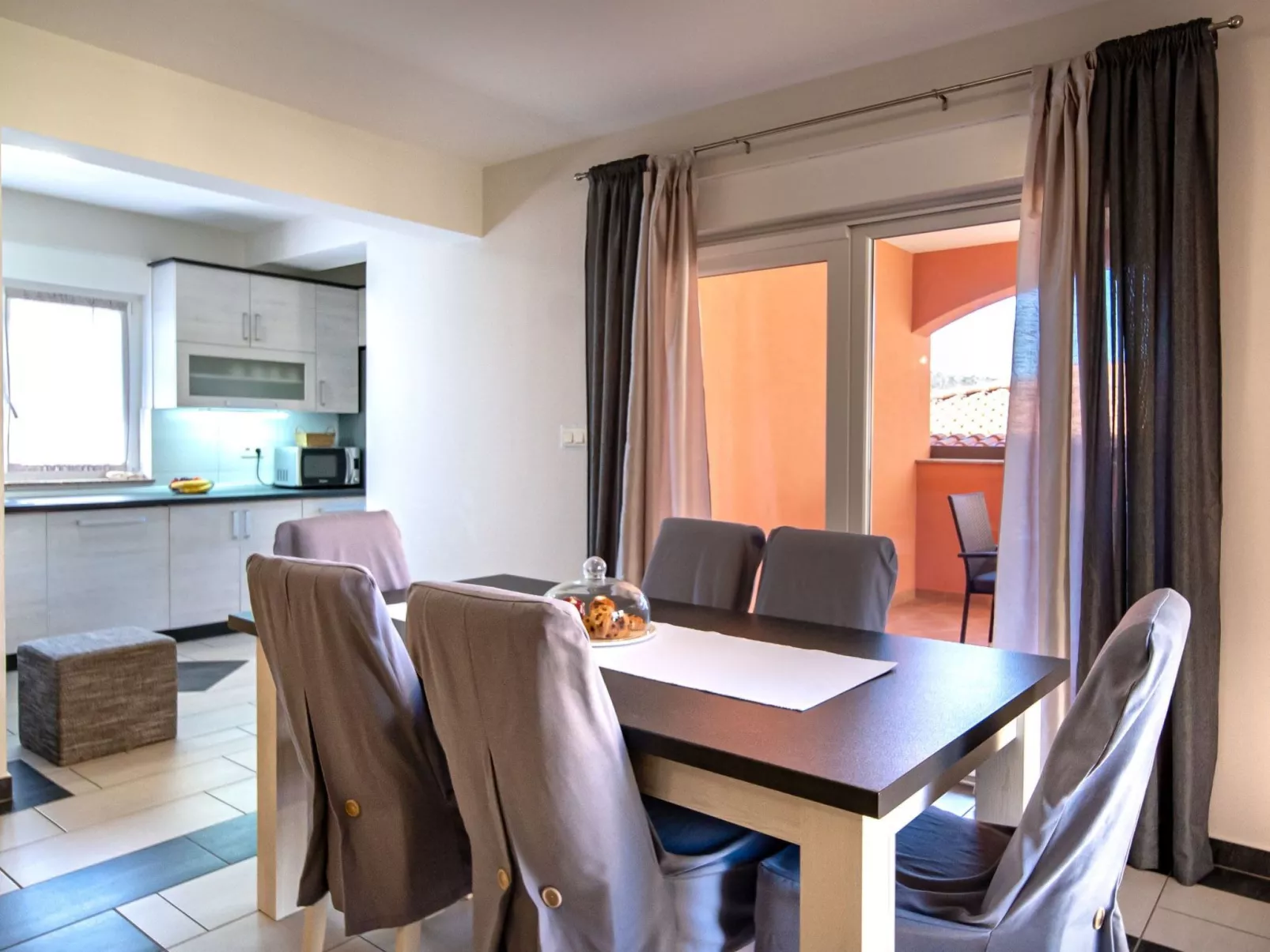 Appartement mit Blick auf das Wasser-Drinnen