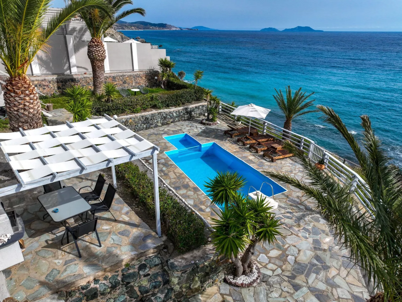 "Villa Faye" direkt am Strand-Dehors