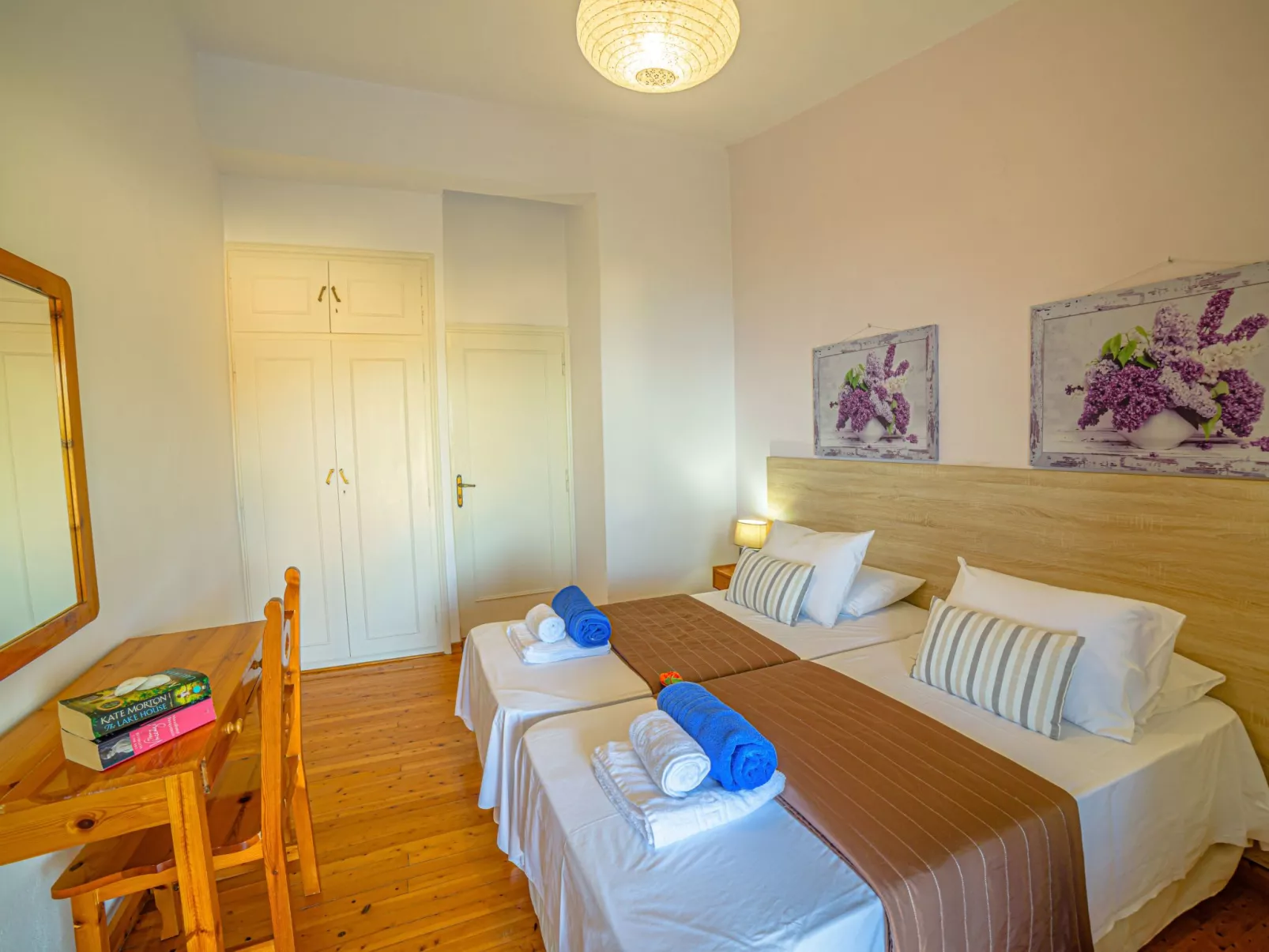 "Zeus" mit Infinity Pool-Drinnen