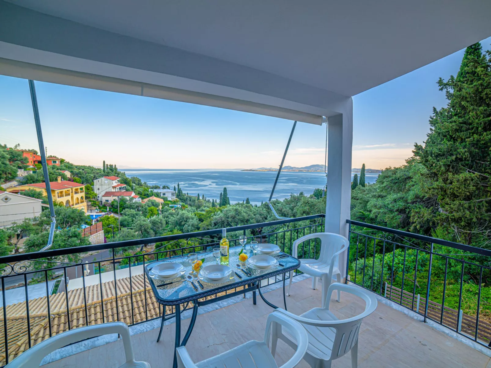 In Nisaki mit Pool-Draußen