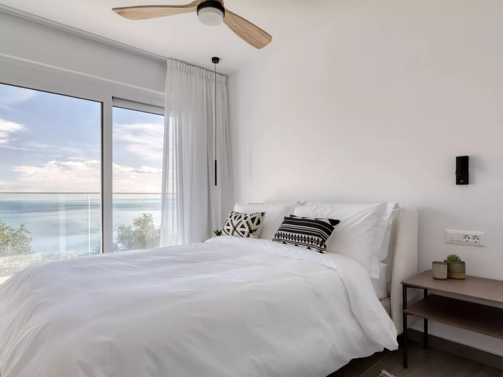 Luxuriöses Apartment mit zwei Schlafzimmern und Meerblick-Inside