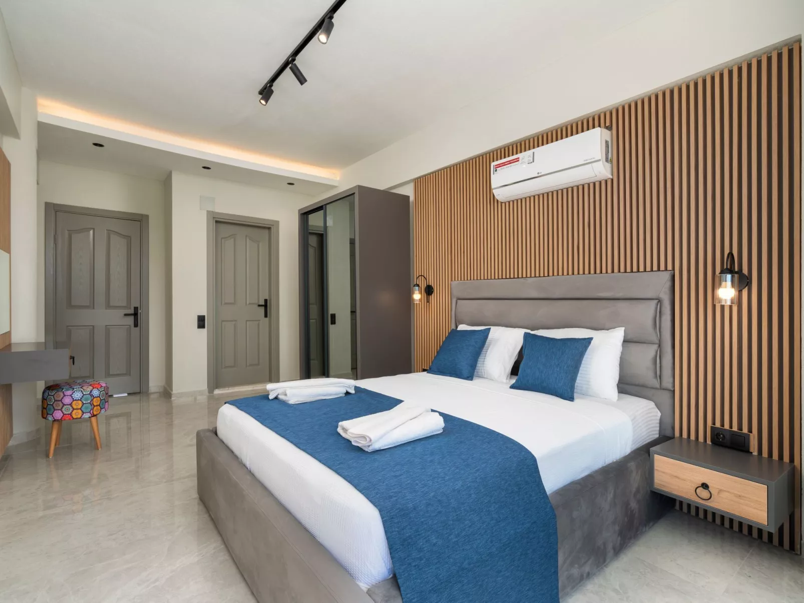 Ferienvilla "Ekinoks" mit Blick auf das Wasser-Dedans