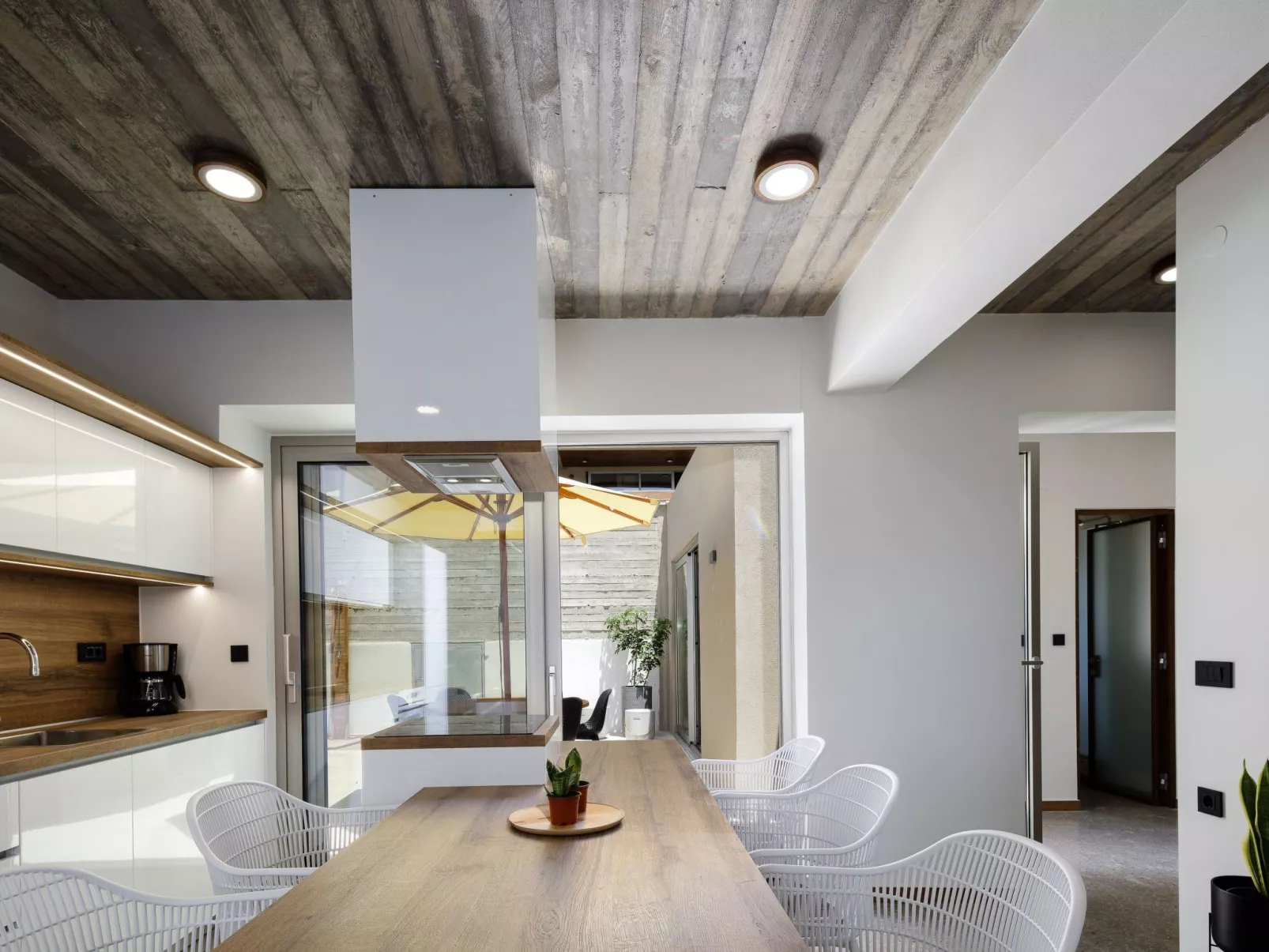 "Domus Aestas Myrtia"-Inside