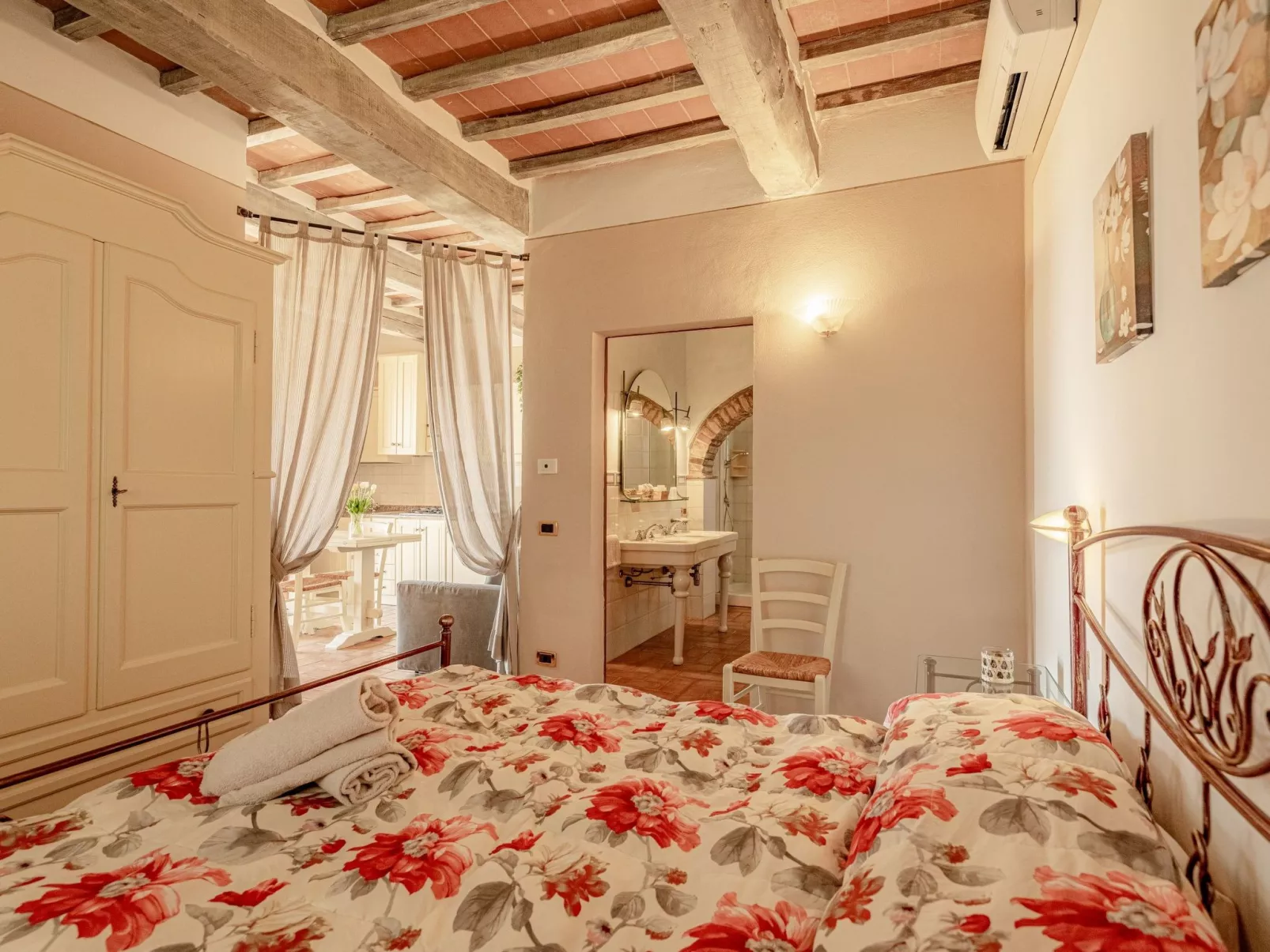 "Archi B4 sanguineto"-Drinnen