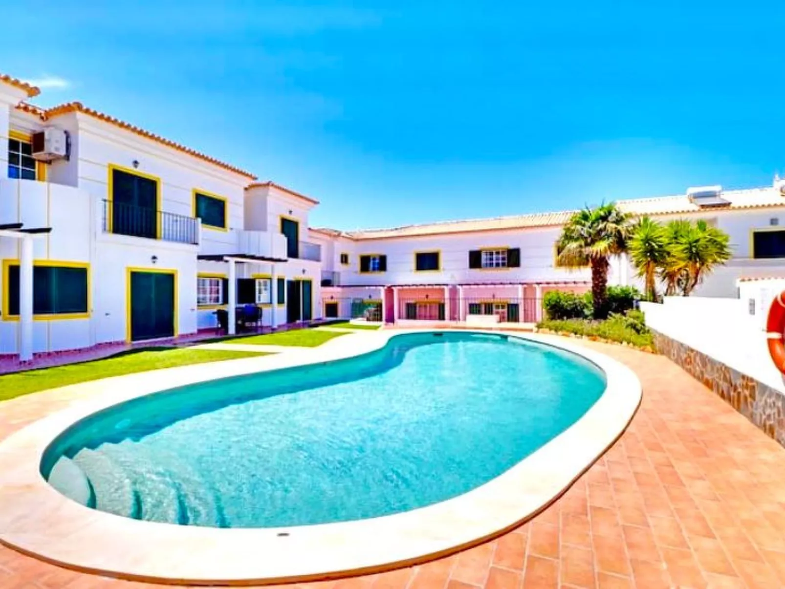 Mit Terrasse-Outside